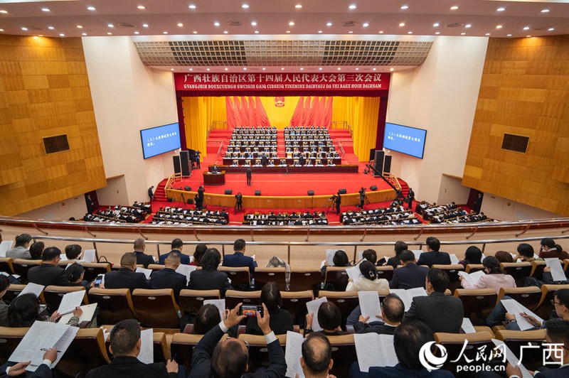 广西十四届人大三次会议现场。人民网记者严立政摄